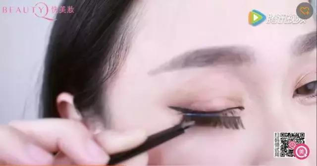 新手怎么贴假睫毛啊(最全的贴假睫毛的图文篇)(9)