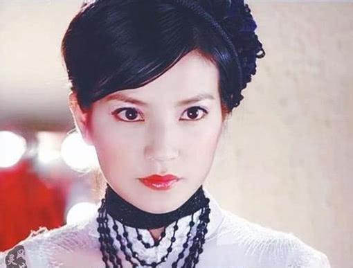 黄有龙为什么和她离婚了?看了赵薇,大家就有了答案