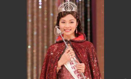 黄有龙为什么和她离婚了?看了赵薇,大家就有了答案