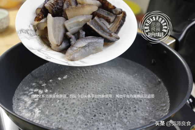 家常葱烧海参做法窍门(葱烧海参要不要焯水后红烧)(5)
