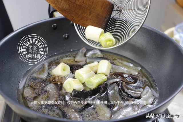 家常葱烧海参做法窍门(葱烧海参要不要焯水后红烧)(11)