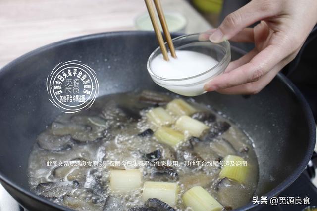 家常葱烧海参做法窍门(葱烧海参要不要焯水后红烧)(13)