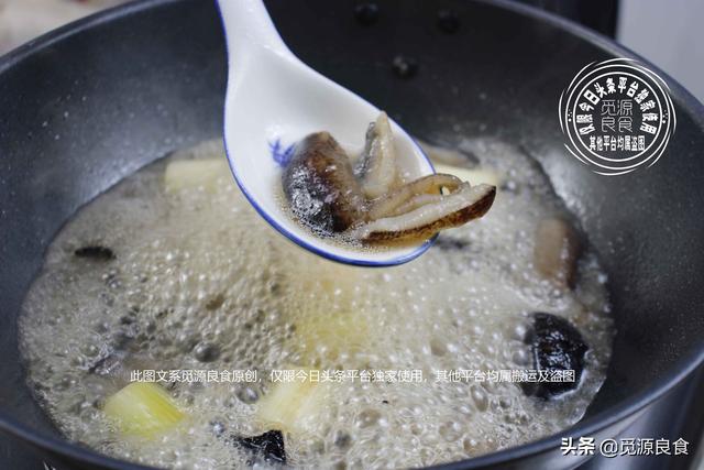 家常葱烧海参做法窍门(葱烧海参要不要焯水后红烧)(12)