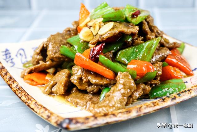 教你怎么做青椒炒牛肉(大厨教你做青椒炒牛肉好吃下饭的诀窍)(20)