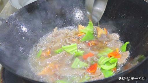 教你怎么做青椒炒牛肉(大厨教你做青椒炒牛肉好吃下饭的诀窍)(16)