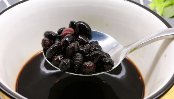 醋泡黑豆会不会过期,我泡了三年的陈醋泡黑豆还能吃吗图1