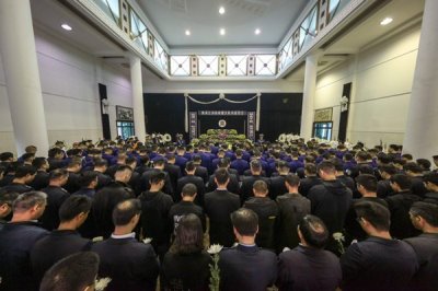 ​22岁消防员营救群众时牺牲 千人送别刘磊烈士