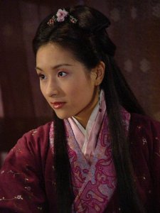 50岁的杨恭如颜值依旧,与破产前情敌毛玉萍对比鲜明