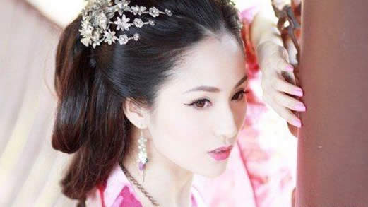 蓝燕资料简介及美照片:性感演员蓝燕演过的电影有哪些