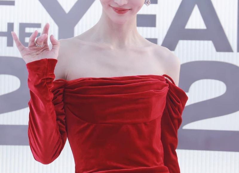 女大三抱金砖是什么意思