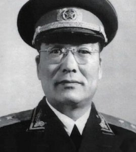 ​61年，韩练成将军调任甘肃省副省长，叶帅前往探望：需审势而行