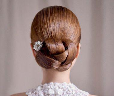 怎么梳一个简单又好看的发型（9款步骤很简单的梳发发型）(5)