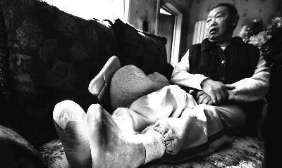 珠穆朗玛峰是哪个国家的，珠穆朗玛峰位于我国与哪个国家的交界处？图7