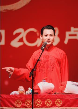 《相声有新人》选手陈印泉窦晨光等齐聚相声新势力，深圳演出成功