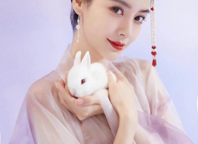 ​贝克汉姆几个孩子（贝克汉姆光膀子带3儿子踢球）