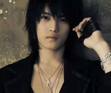 ​金在中：从遗弃边缘到巅峰，再到自我坚守的非凡旅程