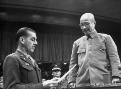 东条英机绞刑全过程,挣扎了十二分钟,满脸是泪水