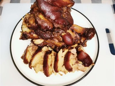 ​东北秘制扒肘子，吃过这道菜，再也不想尝试别的吃法