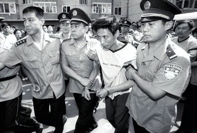 ​掌掴刘德华枪击警察！扬言在东北没有办不成的事！东北土皇帝刘涌