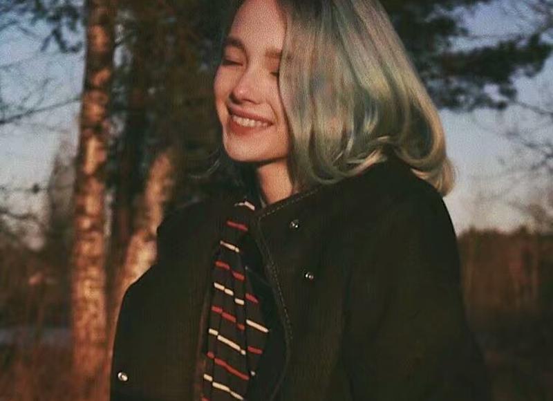 腼腆的男孩子怎么追女孩子(要想追到自己喜欢的女生两个方法)