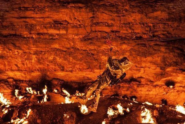 人们发现地狱之门，里面熊熊烈火已经烧了48年，曾有人深入其中