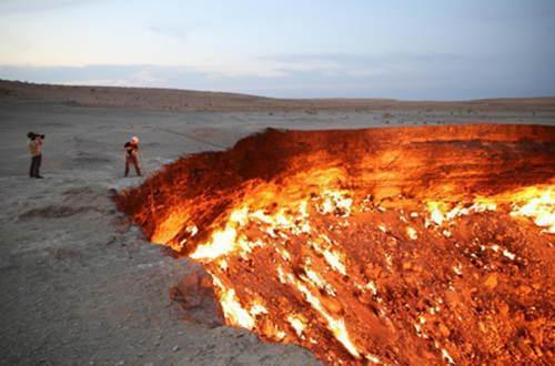 人们发现地狱之门，里面熊熊烈火已经烧了48年，曾有人深入其中