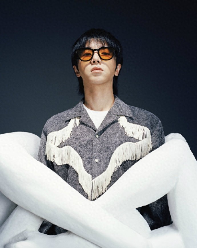 华晨宇写真大片，矜贵又帅气，每一张都要细品