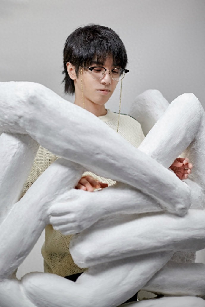 华晨宇写真大片，矜贵又帅气，每一张都要细品