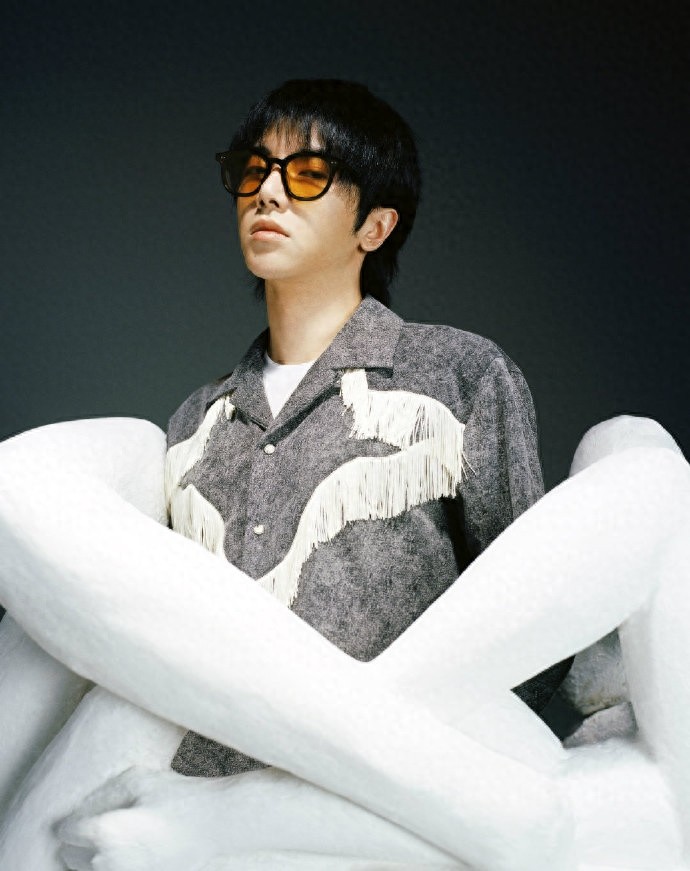 华晨宇写真大片，矜贵又帅气，每一张都要细品