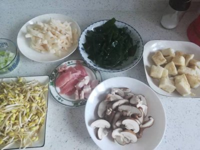 ​寒冷冬季为家人做碗烩菜吧，简单营养美味，全家吃得饱饱