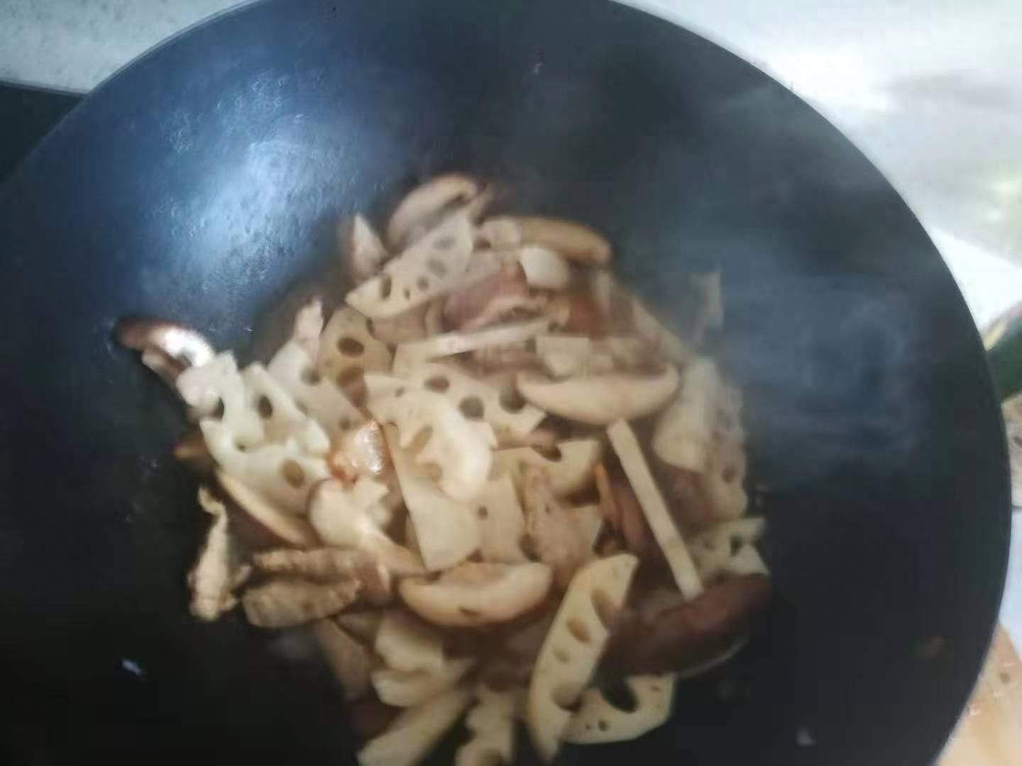 寒冷冬季为家人做碗烩菜吧，简单营养美味，全家吃得饱饱