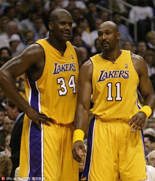 姚明奥尼尔入选名人堂 重温经典“姚鲨大战”