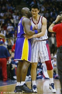 姚明奥尼尔入选名人堂 重温经典“姚鲨大战”