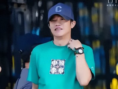 ​手表成为了“眼中钉”，曾毅被扒了个底朝天，如今凤凰传奇还好吗