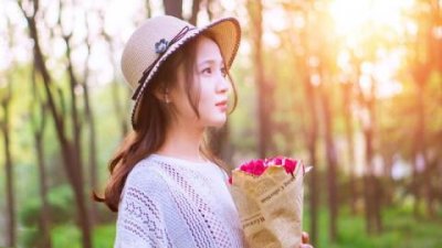 ​女孩老是回复嗯嗯什么意思，女孩子老是回复嗯