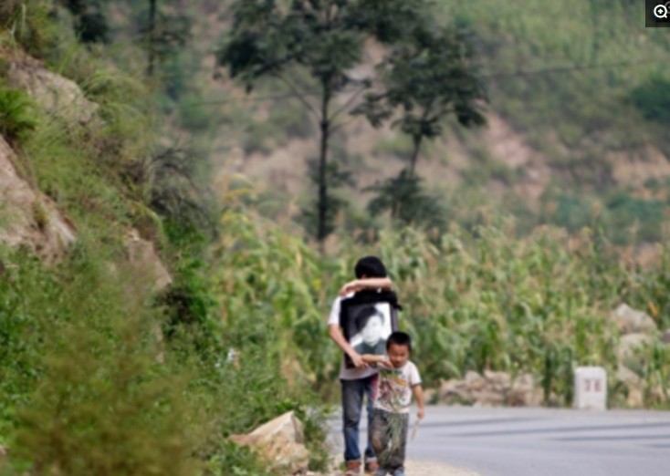 10张剐心催泪的照片,不是我想哭,只是眼泪止不住