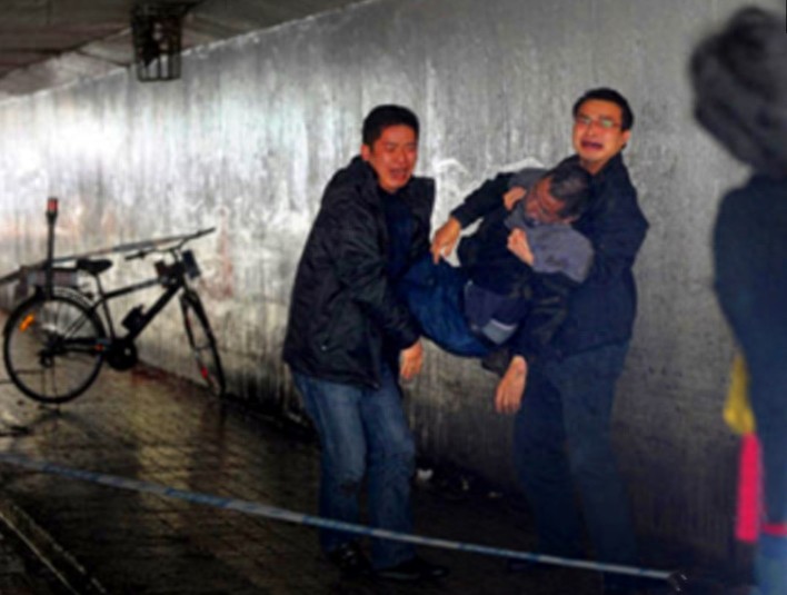 10张剐心催泪的照片,不是我想哭,只是眼泪止不住