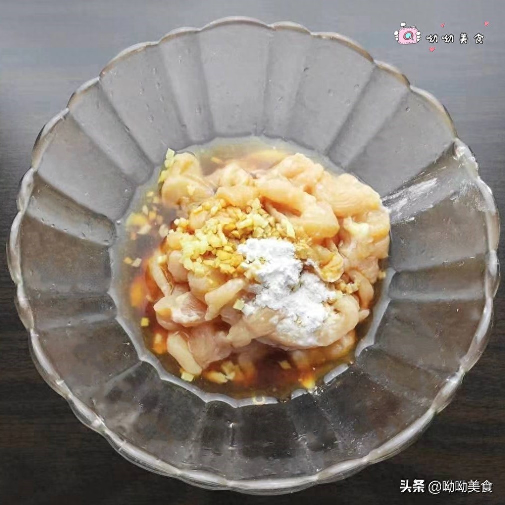 最最接地气的做法，线椒炒鸡丝，滑滑嫩嫩，辣的直想掉眼泪