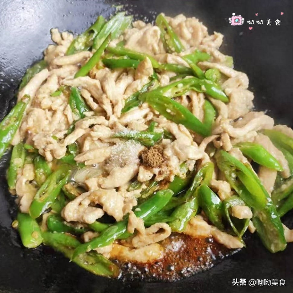 最最接地气的做法，线椒炒鸡丝，滑滑嫩嫩，辣的直想掉眼泪