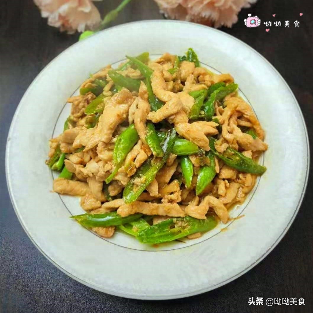 最最接地气的做法，线椒炒鸡丝，滑滑嫩嫩，辣的直想掉眼泪