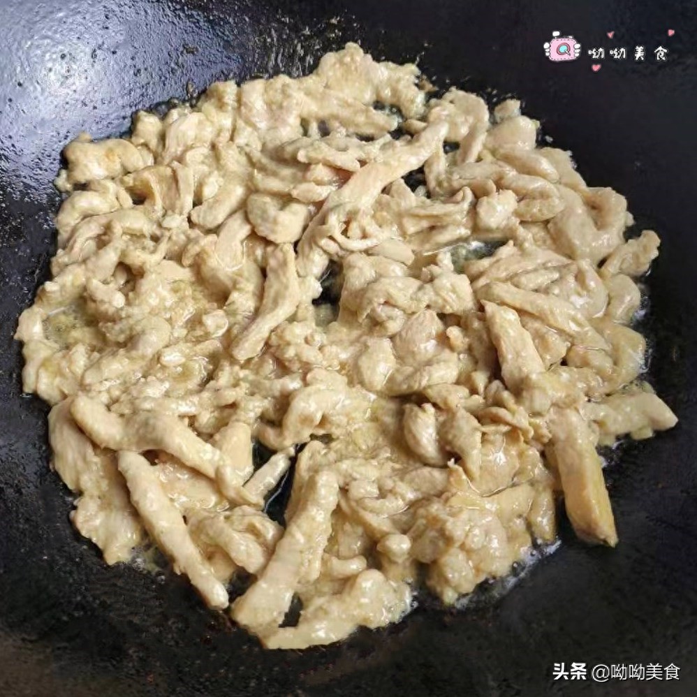 最最接地气的做法，线椒炒鸡丝，滑滑嫩嫩，辣的直想掉眼泪